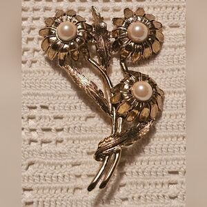 Vintage Estate CM Jent Goldtone  Lg Floral Flower W Faux Pearls 3 5" BBrooch Pin